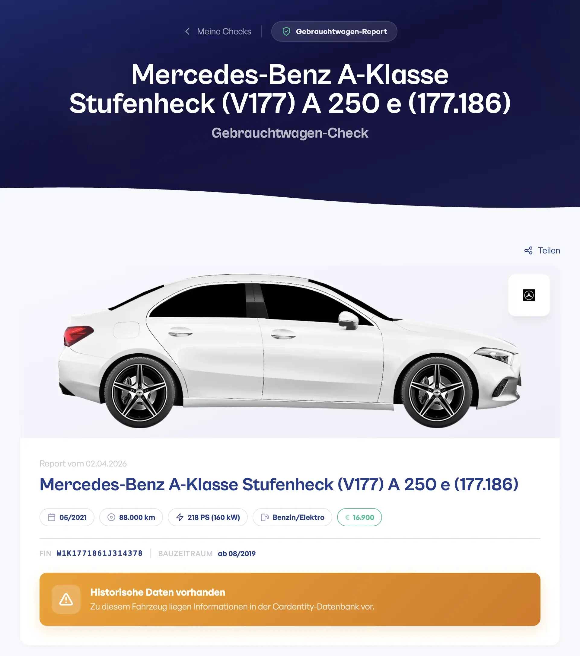 Gebrauchtwagen-Check Ergebnis einer Mercedes-Benz A-Klasse auf Fahrzeugschein.de mit Fahrzeugdaten, Marktwert und orangenem Hinweis auf historische Schadensmeldungen
