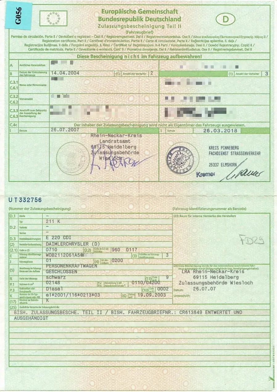 Zulassungsbescheinigung Teil 2 (Fahrzeugbrief) mit erklärten Feldern, Halterdaten geschwärzt